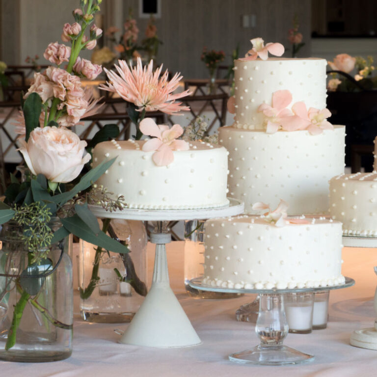 8 Tips For Choosing The Best Cake Stand For Your Wedding Cake - Cocoa ...